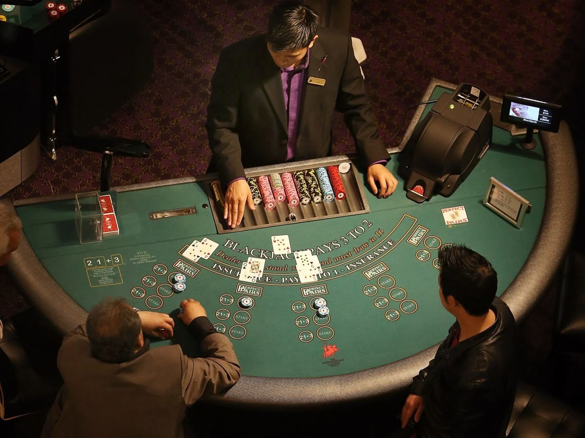 Jackpot Village کیسینو میں پوکر گیمز