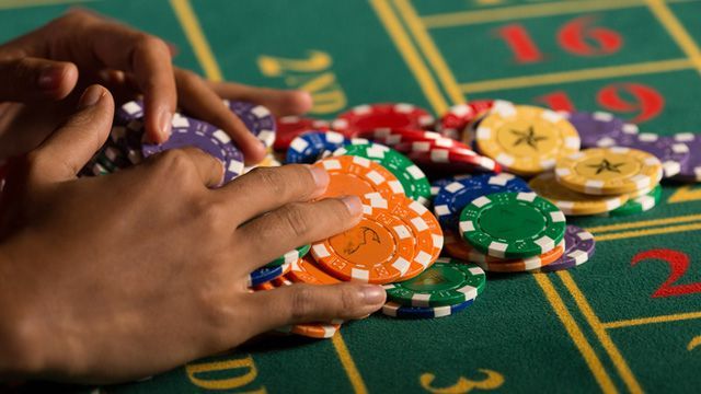 Jackpot Village کھلاڑیوں کے لیے لائیو کیسینو سیکشن